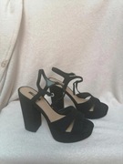 Czarne sandały na słupku marki ONLY – elegancja i wygoda, rozmiar 39