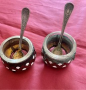 Stare małe emaliowane solniczki + łyżeczki. ZSRR