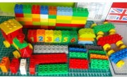 Zestaw klocków Lego Duplo: 2x2, 2x4 piny, cyfry, lokomotywa - ponad 60 el.