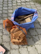 Dużo Drewno drzewo opałowe kominkowe deseczki suche worki