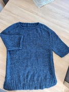 Sweterek z pagonami i rozcięciami po bokach