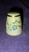 Porcelanowa stara solniczka w kwiaty 