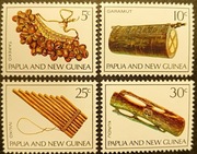 PAPUA NOWA GWINEA ** - czysty - INSTRUMENTY MUZYCZNE