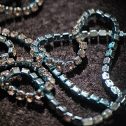 Srebrny, niebieski łańcuszek z kryształkami / cyrkoniami - 20cm