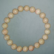 Naszyjnik beżowy drewno kule w czerwone wzory 