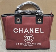 Torba Chanel Shopper logowania. Dla kobiet ceniących elegancję i luksus.