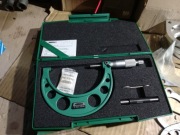 Mikrometr do pomiarów zewnętrznych INSIZE 3210-100A