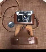 Aparat fotograficzny w skórzanym etui FED 4