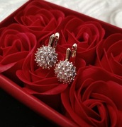 Efektowne kolczyki - sztuczne złoto. 