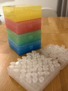 Pojemnik na fiolki Eppendorf + 100szt. fiolek na proch czarny lub kaszę