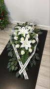 Wiązanka pogrzebowa na grób cmentarz sztuczne kwiaty róże lilie premium