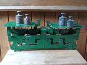 Stara waga szalkowa z odważnikami