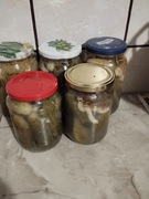 Domowe przetwory zestaw soków i ogórków 