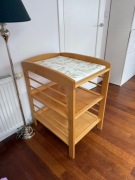 PRZEWIJAK WOLNOSTOJĄCY z materacem Stan bardzo dobry