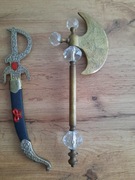 Rekwizyty teatralne: sztylet turecki i toporek arabski