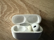 Prawa słuchawka AirPods 2 Pro, etui ładujące, przewód zasilający, gumki