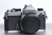 Nikon FM z obiektywem Nikon 1,8/50 mm.