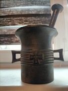 Żeliwny moździerz krzyż żelazny 