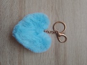 Brelok pompon futerko serce jasnoniebieski 