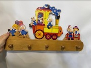 Drewniany wieszak na ubrania 