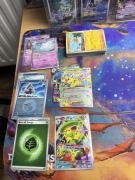30 ORYGINALNYCH KART Pokemon + 2 KARTY HOLO/EX/V/REVERSE HOLO GRATIS!