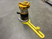 Cyrkiel do frezarki DeWalt – przystawka do wycinania idealnych okręgów