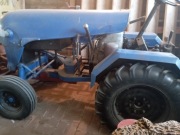 Traktor z pługiem