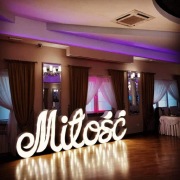 Napis LOVE Miłość dekoracje ciężki dym 