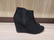 Czarne botki na koturnie rozmiar 36