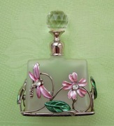 Vintage dekoracyjna butelka na perfumy szkło metal motyw kwiatów i motyli 