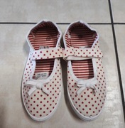 Buty wsuwane w kropeczki rozmiar 35 do szkoły