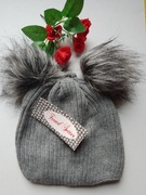 Czapka damska dwa pompony 