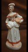 Porcelanowa figurka, kobieta z koszem kwiatów, ozdoba kolekcjonerska CT