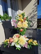 Komplet nagrobny jasne kwiaty,Stroik i bukiet na cmentarz