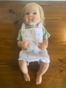 Realistyczna lalka niemowlęca z prawdziwymi włosami – stan nowy 