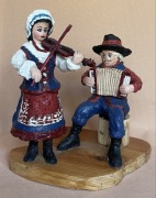 Kujawianka i Kujawiak w strojach ludowych