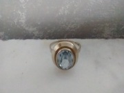 Biżuteria dawna złoty pierścionek z akwamarynem