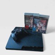 PS3 Slim CECH-3003B 320gb + pad + 2 gry
