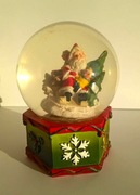 Kula śnieżna z Mikołajem