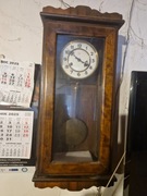 Zabytkowy zegar ścienny