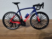 Nowy rower szosowy, szosa miniaturka