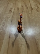 Żyrafa drewniana opadająca