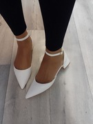 (38) Białe, ślubne baleriny wieczorowe z zapięciem z Londynu, NOWE 