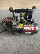 W bardzo dobrym stanie KOMPRESOR SENCO PC1010 MINI 3,8L