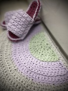 Półokrągły dywanik kolorowy na szydełku - mały