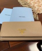 Oryginalny portfel Prada skóra naturalna