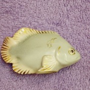 Porcelanowa stara figurka rybka
