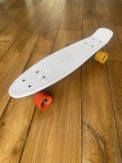 Deskorolka FISH SKATEBOARDS. Pennyboard. Fishboard (biała, kolorowe kółka)