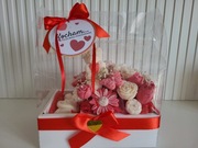 Świece sojowe Pięknym podwójny box z bukietem i świecą wolnostojącą