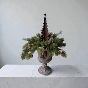 Stroik zimowo-świąteczny w metalowym naczyniu,styl "stary,żeliwny,rdza."